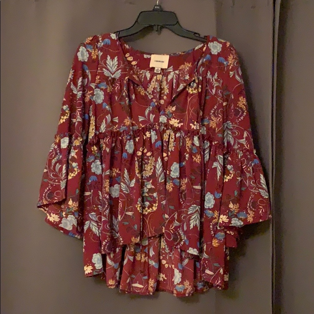 Pretty flowery fall/summer floral blouse